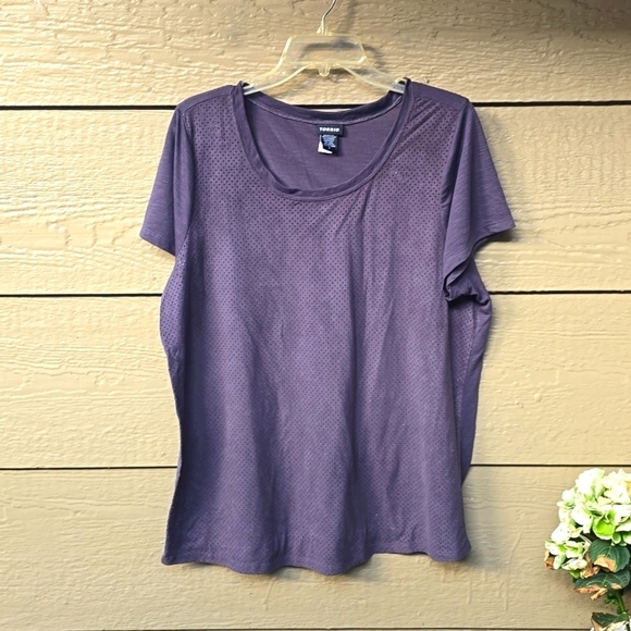 Torrid Perforated Faux Suede Gray Tee 2x - Picture 4 of 8